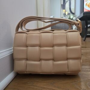 Elegant Beige Woven Crossbody Bag